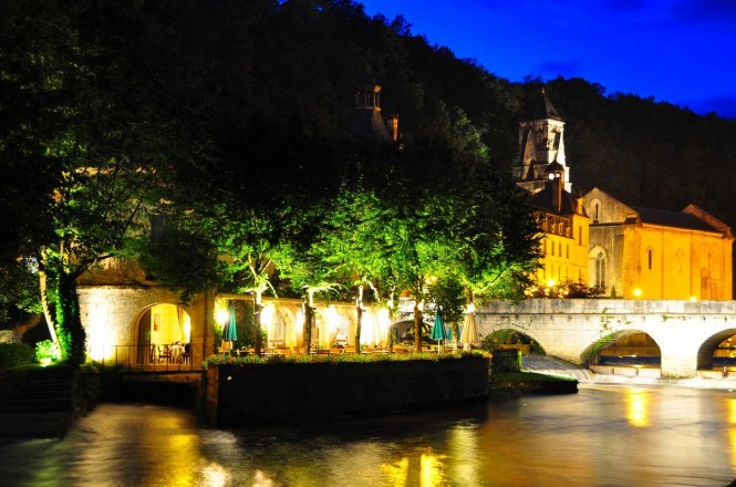 Очаровательный загородный отель Le Moulin de l'Abbaye во Франции Очаровательный загородный отель Le Moulin de l'Abbaye во Франции