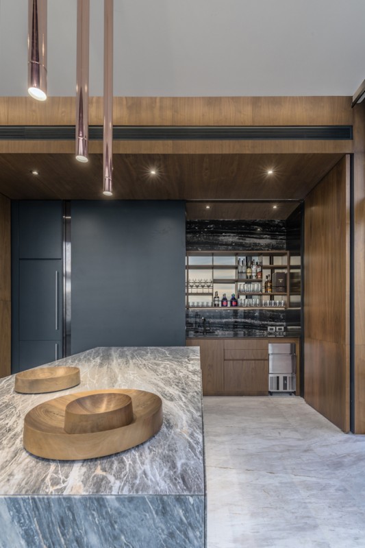 Пентхаус с изысканным декором и панорамными окнами