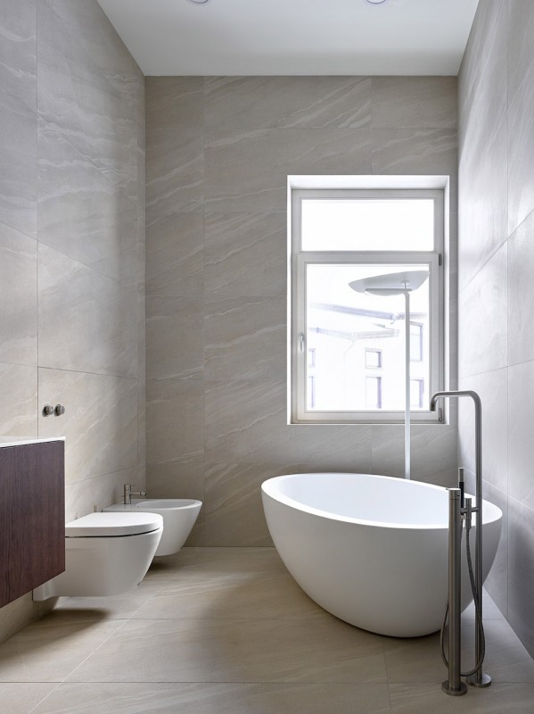 Контраст ярко белого и насыщенного коричневого в облицовке стен загородного дома Контраст ярко белого и насыщенного коричневого в облицовке стен загородного дома