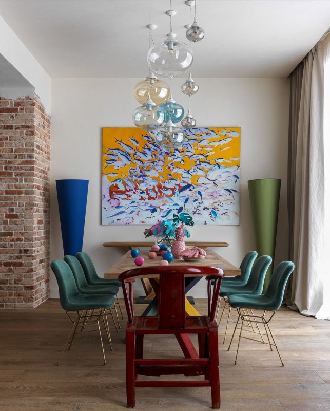 Красочный причудливый интерьер в таунхаусе Красочный причудливый интерьер в таунхаусе