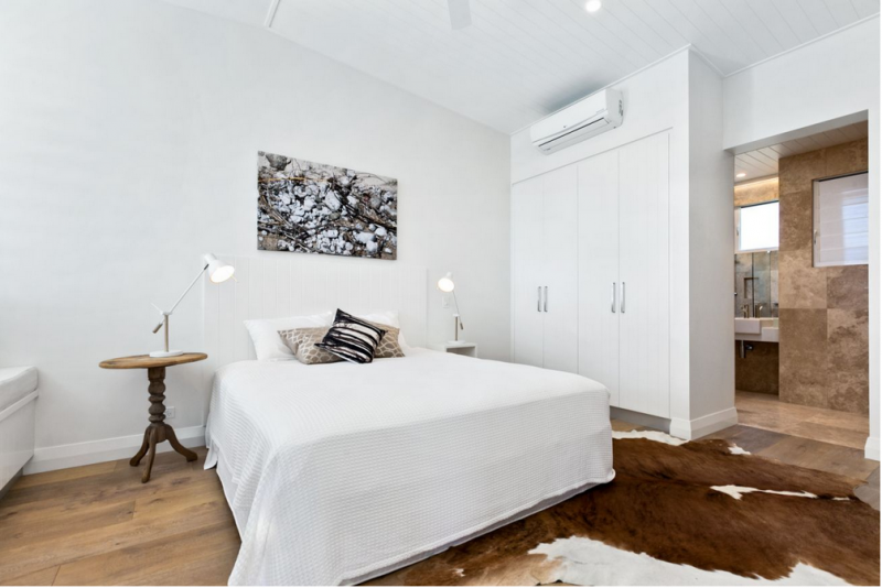 Минималистичный таунхаус на солнечном побережье Австралии в Нуса-Хедс Минималистичный таунхаус на солнечном побережье Австралии в Нуса-Хедс