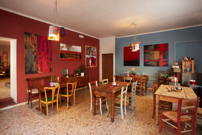 Концепт-бар Box в городе Брешиа, Италия Концепт-бар Box в городе Брешиа, Италия