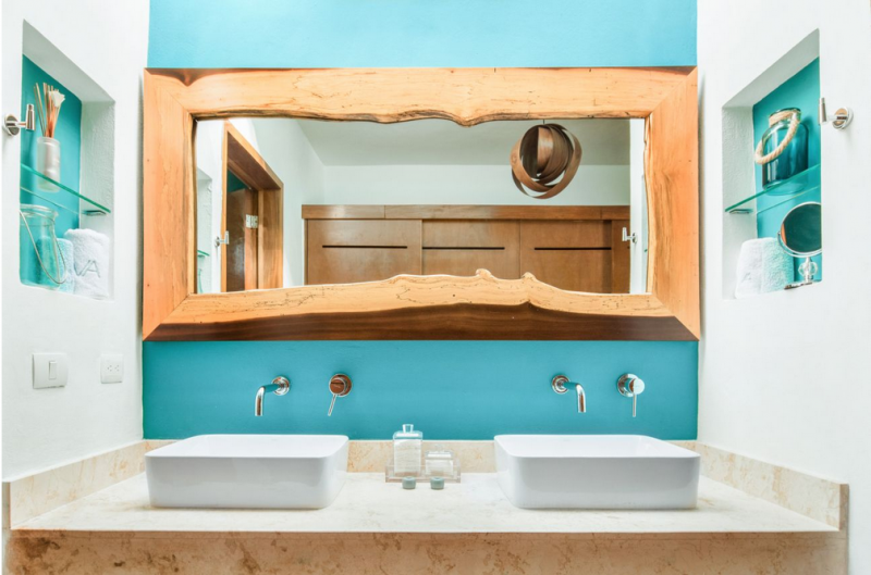 Красочный тропический модернизм в интерьере виллы в Мексике