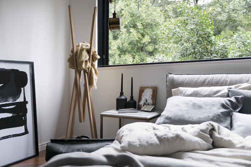 Монохромный интерьер квартиры в Тель-Авиве