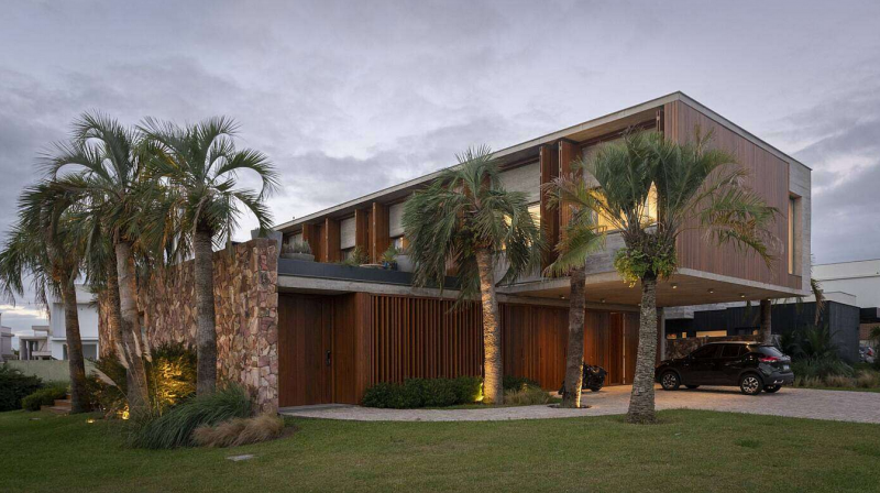 Современный двухэтажный дом, расположенный в Пелотасе, Бразилия