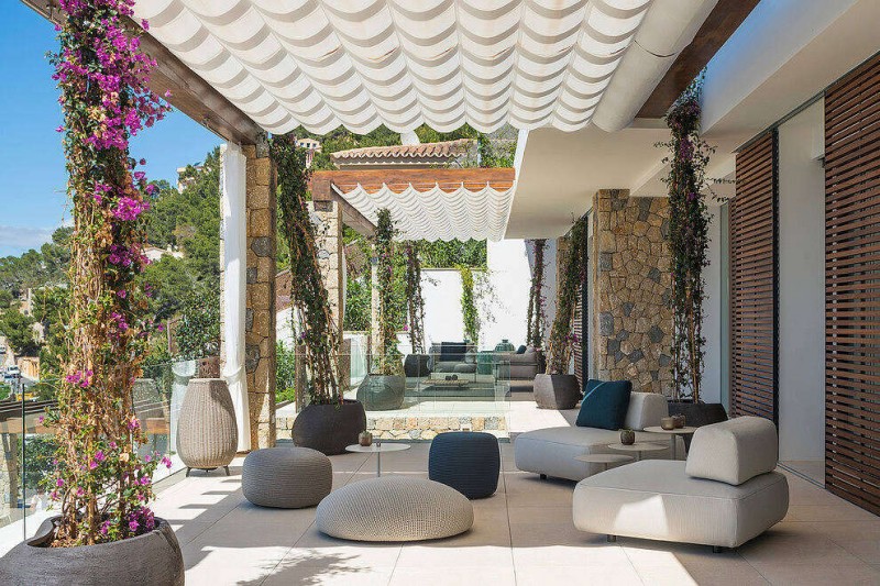 Вилла на берегу моря, расположенная на испанских Балеарских островах