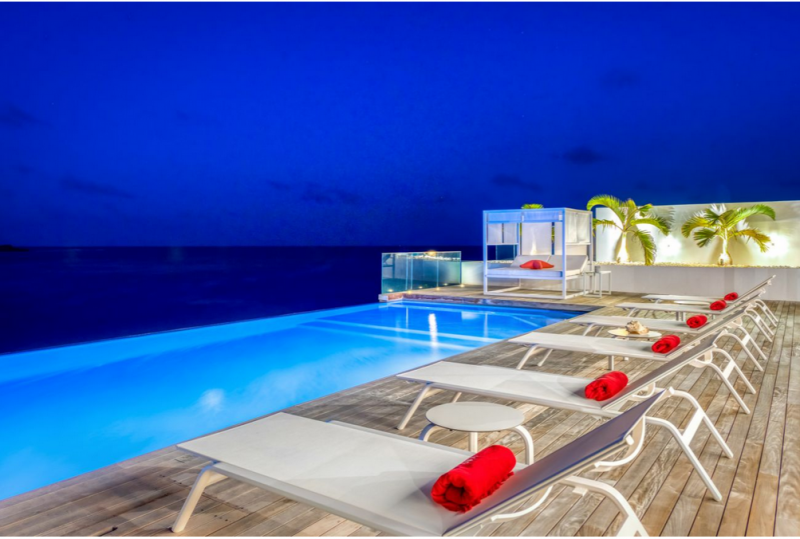 Впечатляющая вилла на берегу океана на острове Сен-Мартен Впечатляющая вилла на берегу океана на острове Сен-Мартен