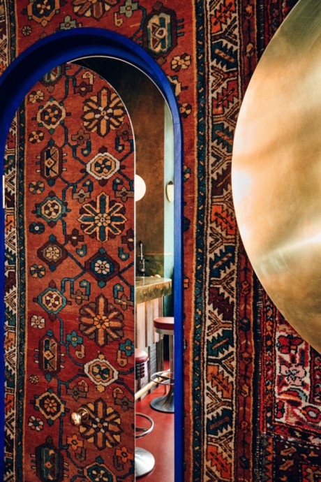 Бар Aura в Варшаве, оформленный в марокканском стиле