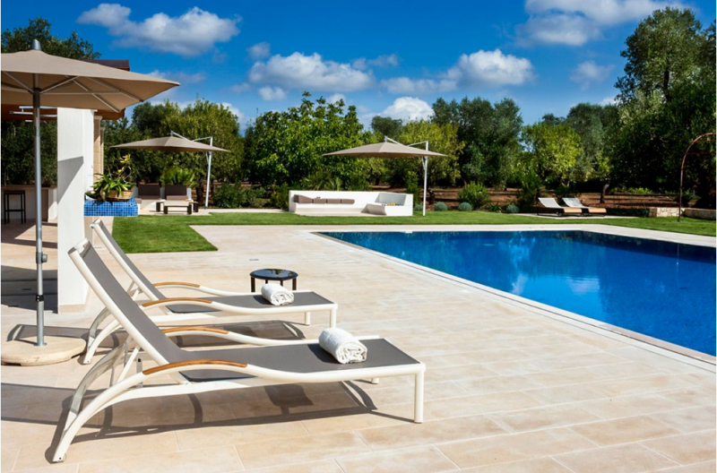 Небольшой отель-трулло Baraquiel в Сан-Микеле-Салентино, Италия Небольшой отель-трулло Baraquiel в Сан-Микеле-Салентино, Италия