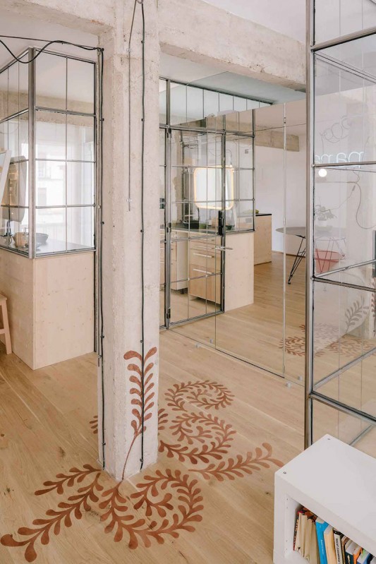 Отсутствие обычных стен и дверей в мадридской квартире