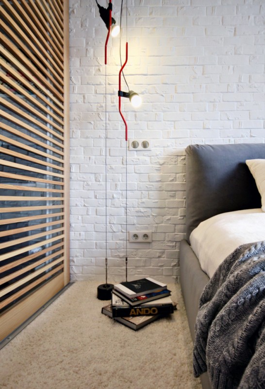 Эффектные красные акценты в интерьере небольшой квартиры