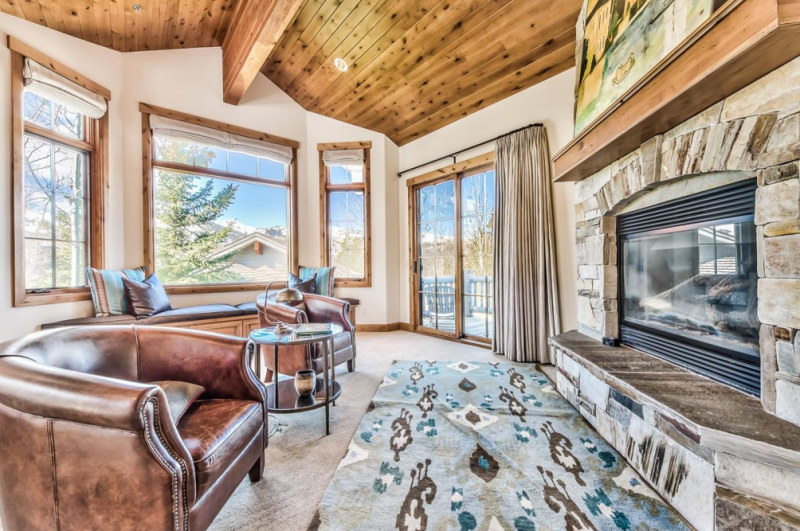 Сводчатое современное шале в штате Юта Сводчатое современное шале в штате Юта