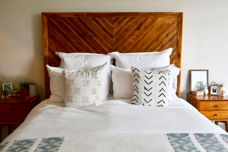 Теплые древесные акценты и живая зелень в интерьере  квартиры в Сан-Франциско