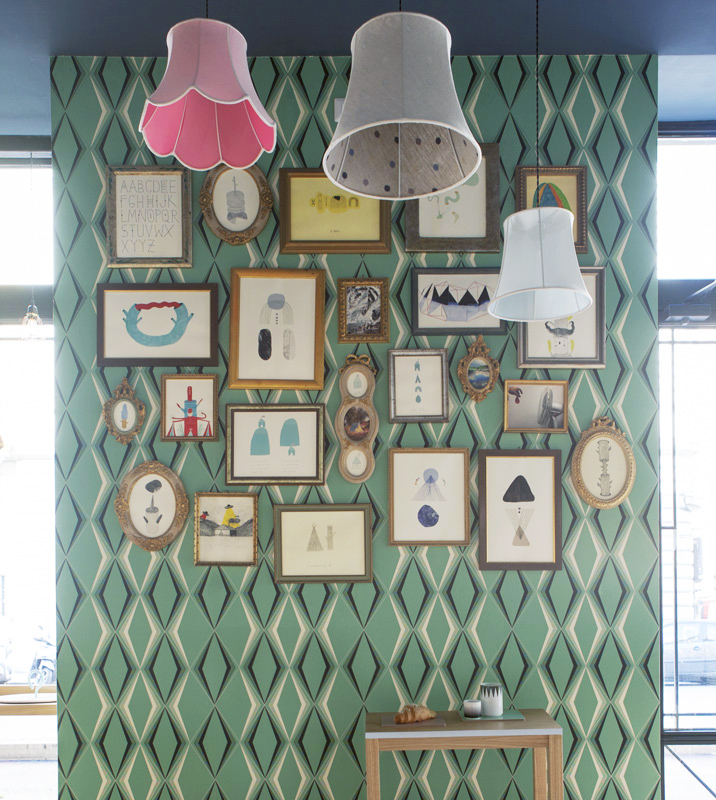 Интерьер уютного кафе в Риме