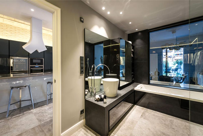 Просторные апартаменты с патио в Барселоне