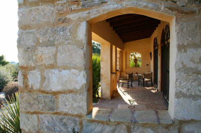 Старинная вилла эпохи колониализма, расположенная в Сицилии