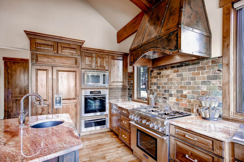 Бревенчатый дом в Брекенридже, Колорадо Бревенчатый дом в Брекенридже, Колорадо