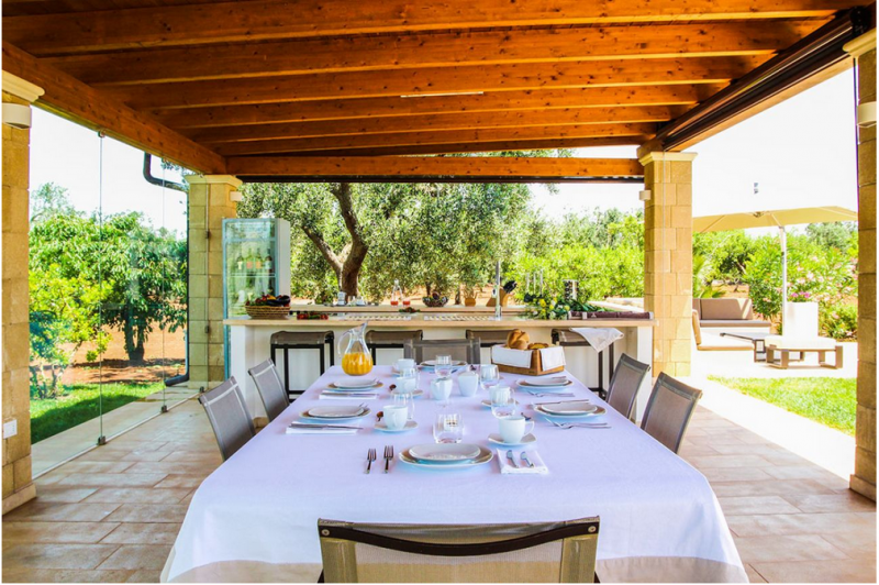 Небольшой отель-трулло Baraquiel в Сан-Микеле-Салентино, Италия Небольшой отель-трулло Baraquiel в Сан-Микеле-Салентино, Италия