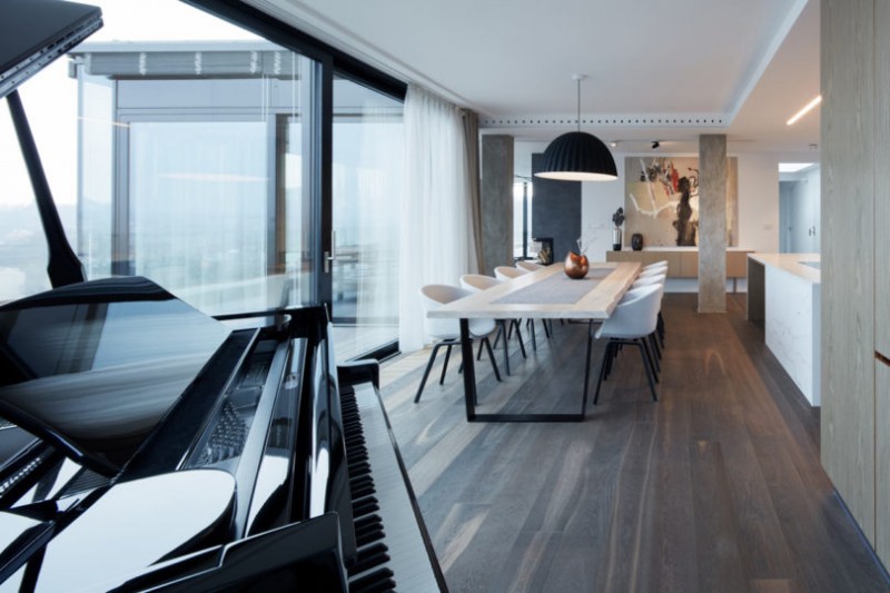 Пентхаус на вершине здания с полностью стеклянным фасадом в Праге Пентхаус на вершине здания с полностью стеклянным фасадом в Праге