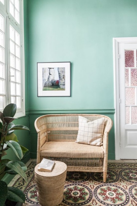 Плетеная мебель и элементы декора в интерьере афинской квартиры Плетеная мебель и элементы декора в интерьере афинской квартиры