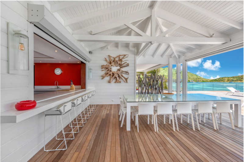 Впечатляющая вилла на берегу океана на острове Сен-Мартен Впечатляющая вилла на берегу океана на острове Сен-Мартен