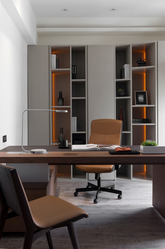 Интерьер в серых тонах с яркими акцентами Интерьер в серых тонах с яркими акцентами