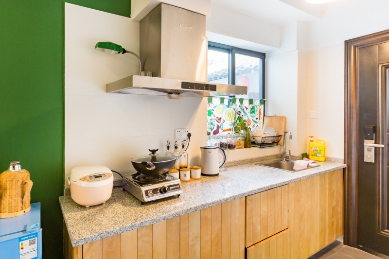 Старинная мебель в интерьере апартаментов в Гуаньчжоу