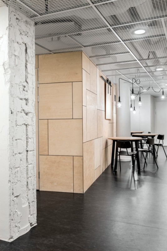 Бывший банк в Ювяскюля, Финляндия, был преобразован в современный хостел Studio Puisto Architects Бывший банк в Ювяскюля, Финляндия, был преобразован в современный хостел Studio Puisto Architects