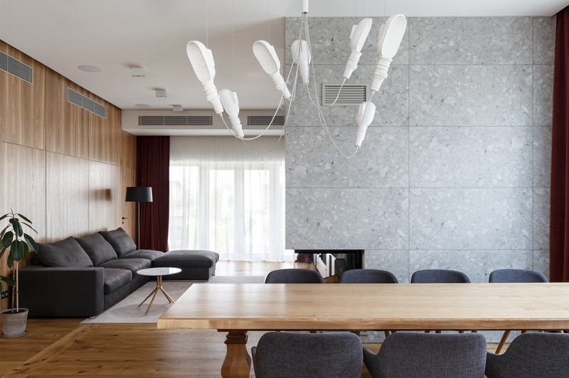 Дерево и камень в интерьере просторных апартаментов