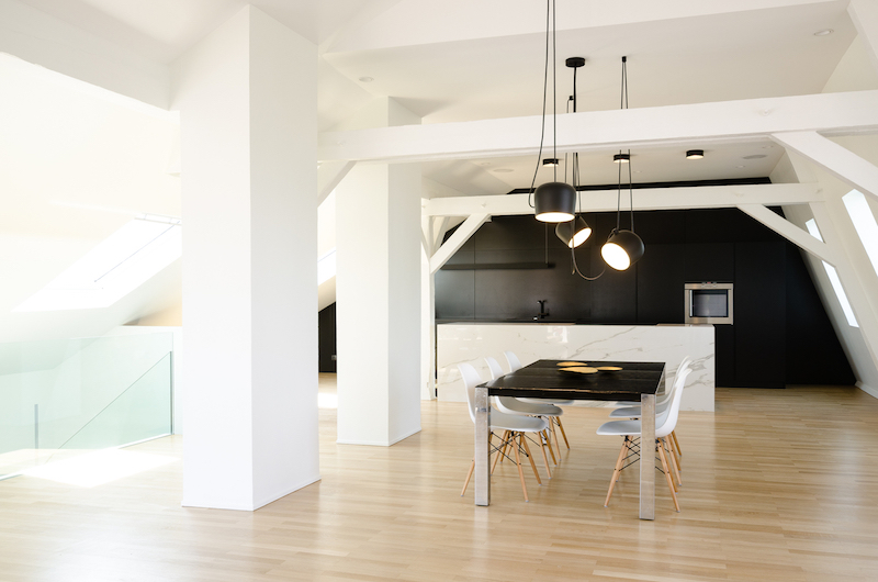 Двухуровневая квартира, расположенная на чердаке дома 1901 года постройки Двухуровневая квартира, расположенная на чердаке дома 1901 года постройки