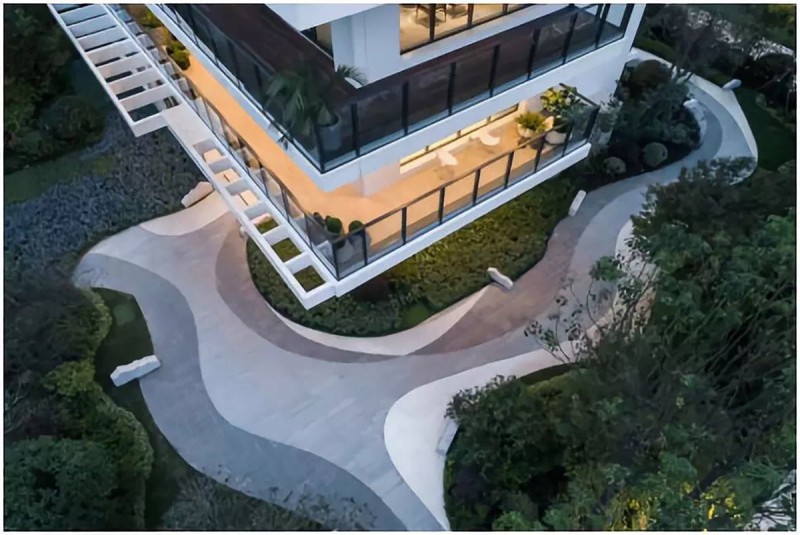 Футуристический интерьер резиденции в Китае Футуристический интерьер резиденции в Китае