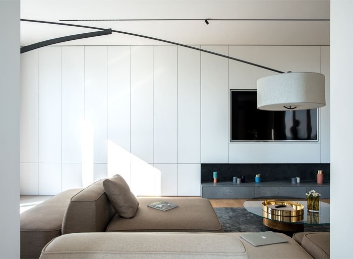 Минималистичный интерьер квартиры для семьи с маленькой дочкой