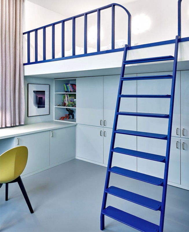 Интенсивные контрастные цвета и материалы в интерьере минской квартиры Интенсивные контрастные цвета и материалы в интерьере минской квартиры