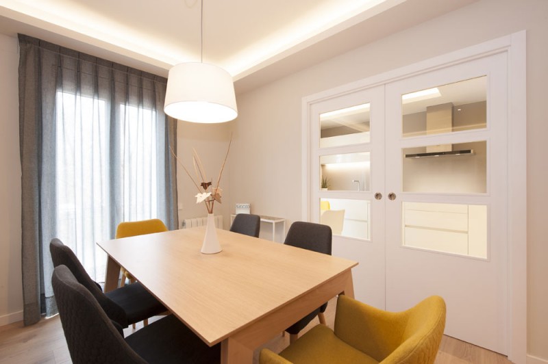 Интерьер просторной квартиры в Барселоне Интерьер просторной квартиры в Барселоне