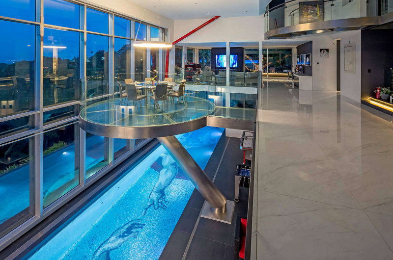 Роскошная резиденция, расположенная в Лос-Альтосе, штат Калифорния Роскошная резиденция, расположенная в Лос-Альтосе, штат Калифорния