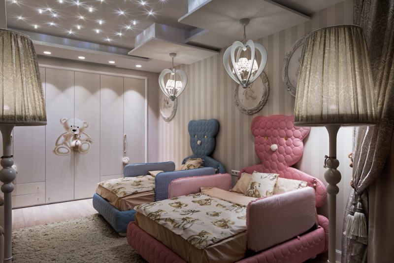 Светлый интерьер с яркими акцентами