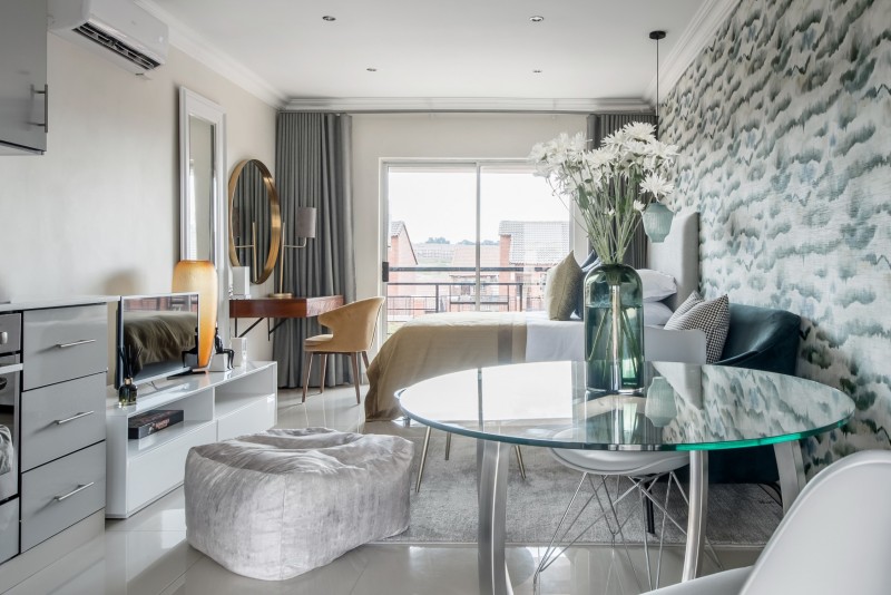 Наполненный светом свежий интерьер студии в Мидранде, ЮАР