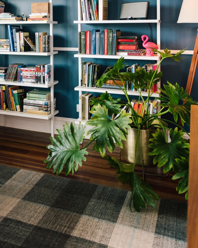 Прохладные цвета и медные акценты в интерьере просторных чикагских апартаментов Прохладные цвета и медные акценты в интерьере просторных чикагских апартаментов