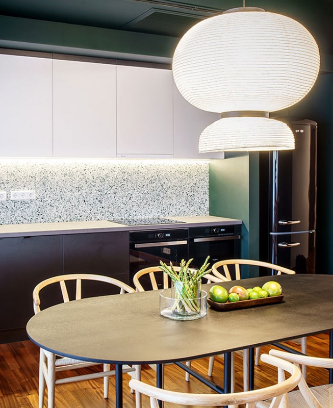 Смелые цвета и лаконичные формы в интьерьере квартиры в Бухаресте, Румыния Смелые цвета и лаконичные формы в интьерьере квартиры в Бухаресте, Румыния