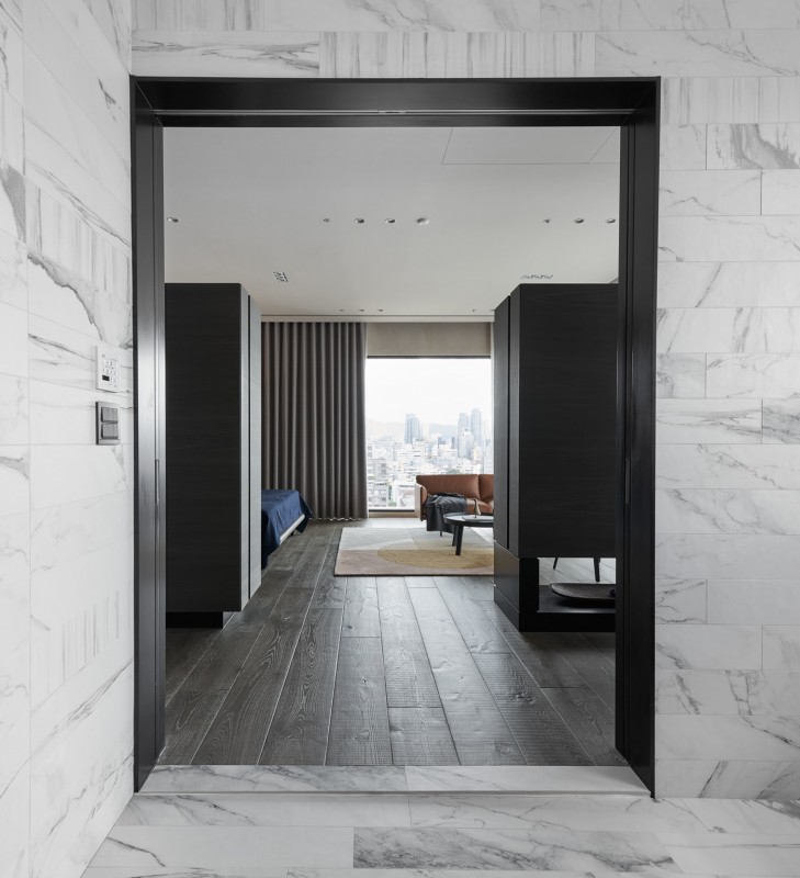 Интерьер просторной квартиры в Тайване