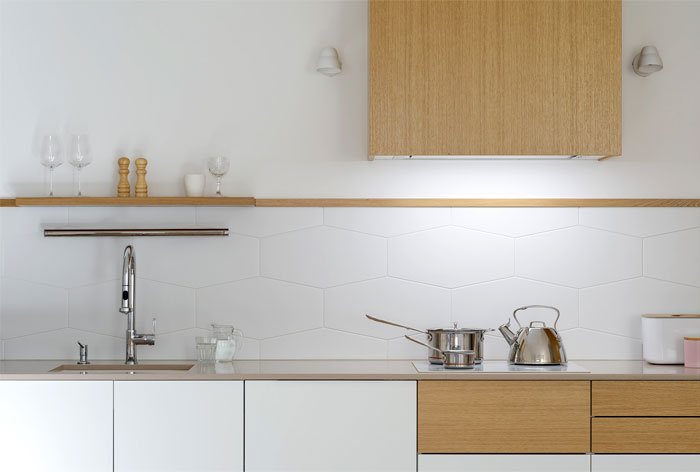 Комфортный, без лишних деталей интерьер светлых апартаментов