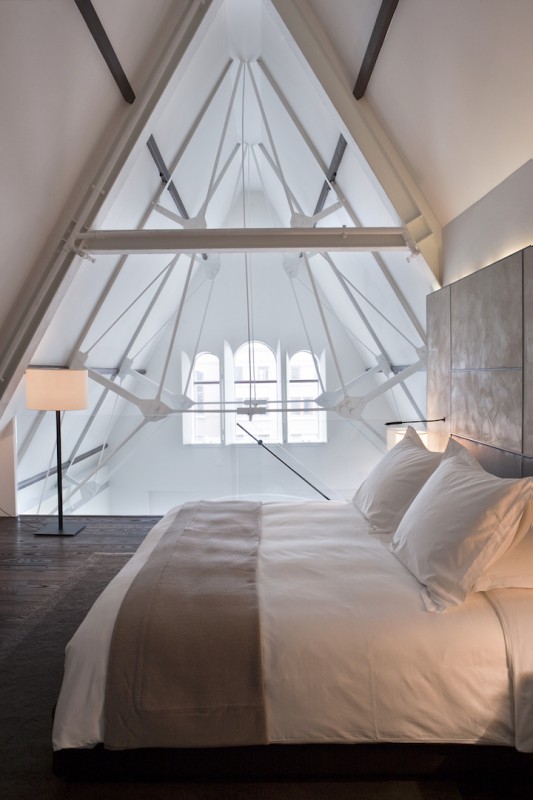 Современный отель в бывшей музыкальной консерватории в Амстердаме