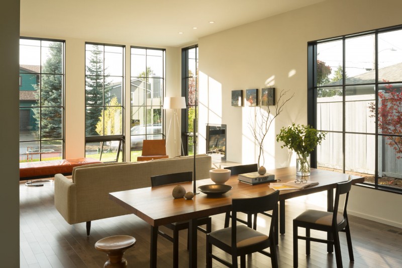 Двухэтажная резиденция с панорамными окнами в Сиэтле, штат Вашингтон