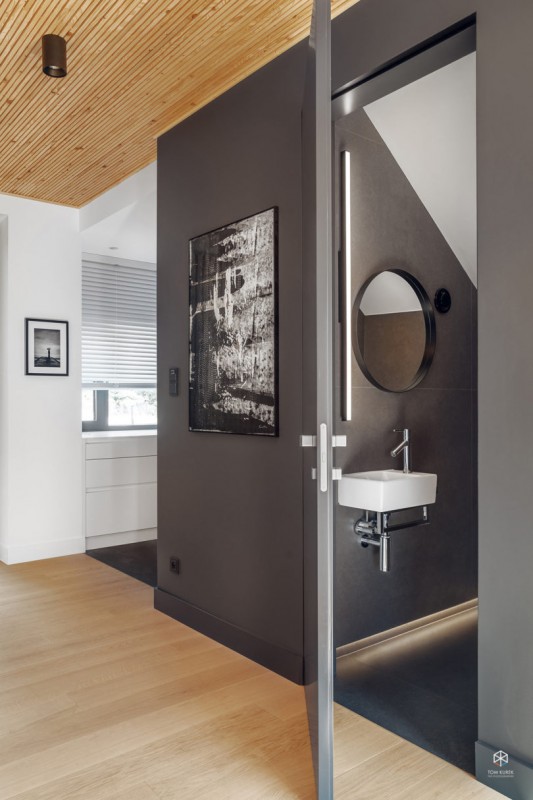 Интерьер дома у озера в деревне недалеко от Познани, Польша