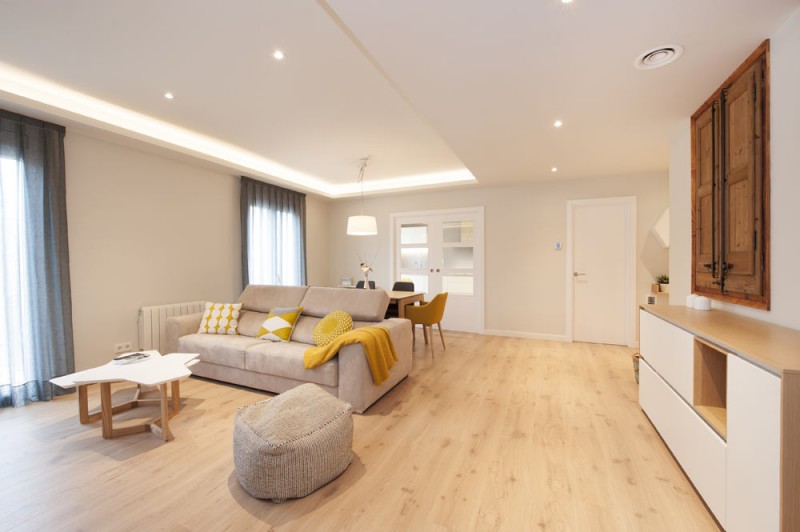 Интерьер просторной квартиры в Барселоне Интерьер просторной квартиры в Барселоне