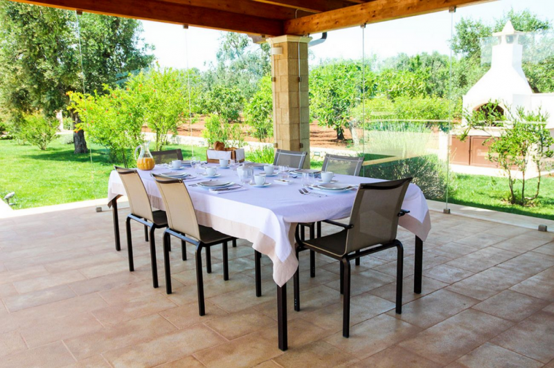 Небольшой отель-трулло Baraquiel в Сан-Микеле-Салентино, Италия Небольшой отель-трулло Baraquiel в Сан-Микеле-Салентино, Италия