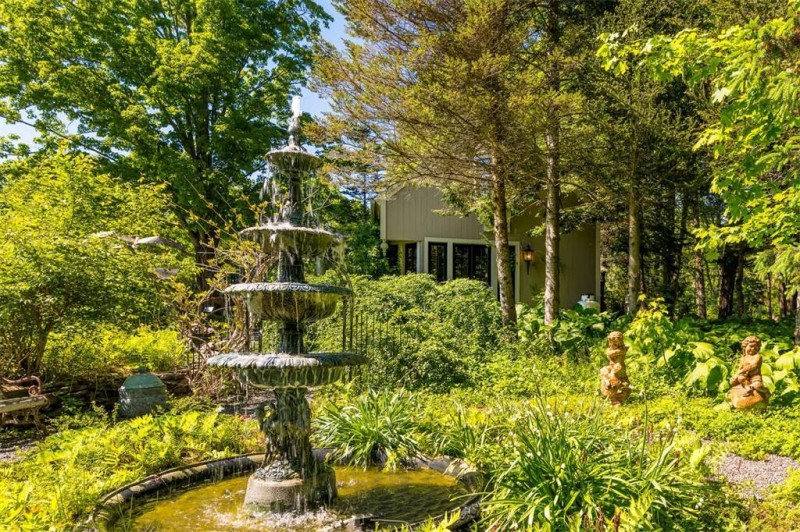 Поместье 1850 года постройки в Йорке, штат Мэн Поместье 1850 года постройки в Йорке, штат Мэн