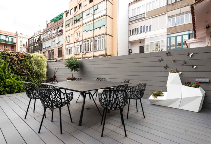 Просторные апартаменты с патио в Барселоне