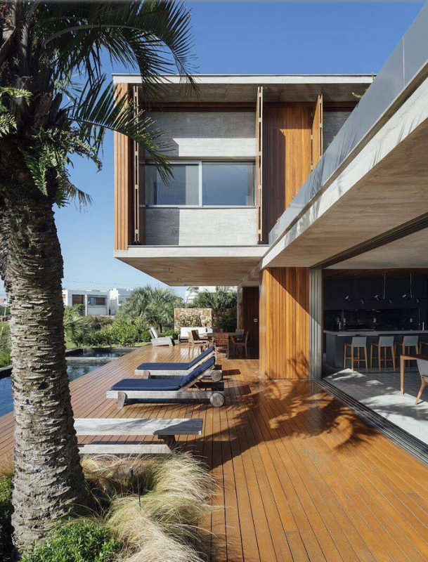 Современный двухэтажный дом, расположенный в Пелотасе, Бразилия