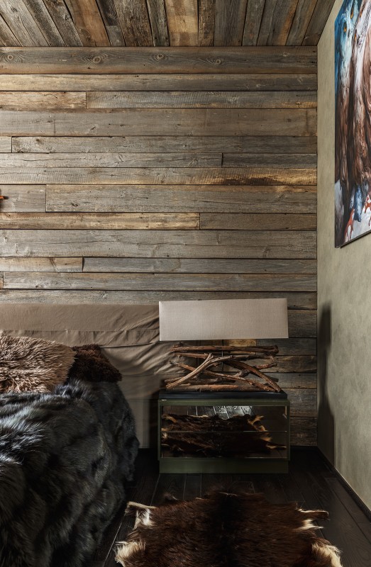 Отделка стен доской в городской квартире